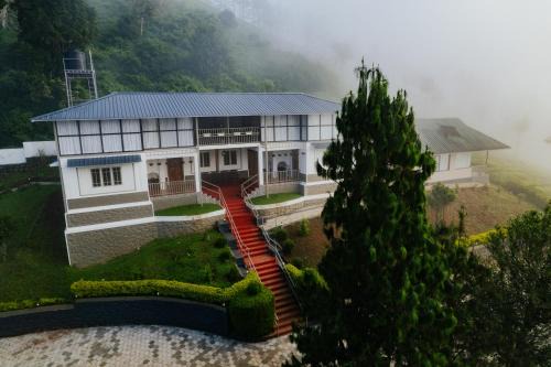 Chinnakanal Resort | Misty Courtyard Resort