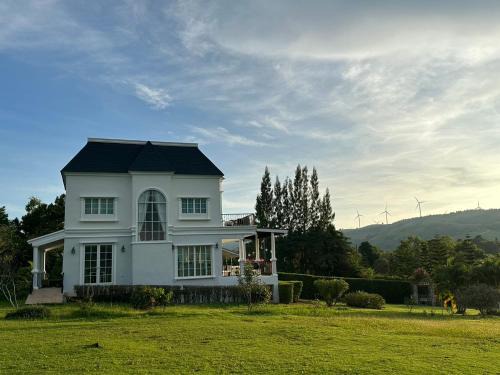 Khao Kho House | Misty English Cottage