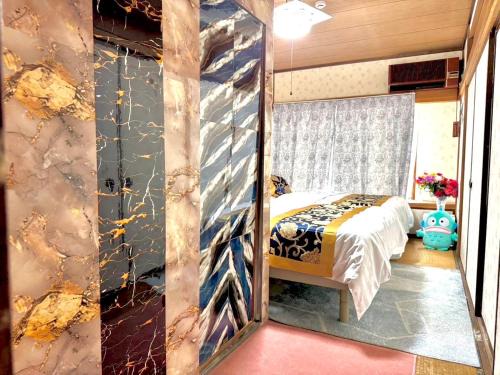 Higashi-osaka Bed & Breakfast | Mito Houses 20 or 27 Pax - Bus & Breakfast Options