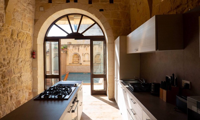 Sannat Apartment | Mixel Holiday Home 4 bedrooms with private pool