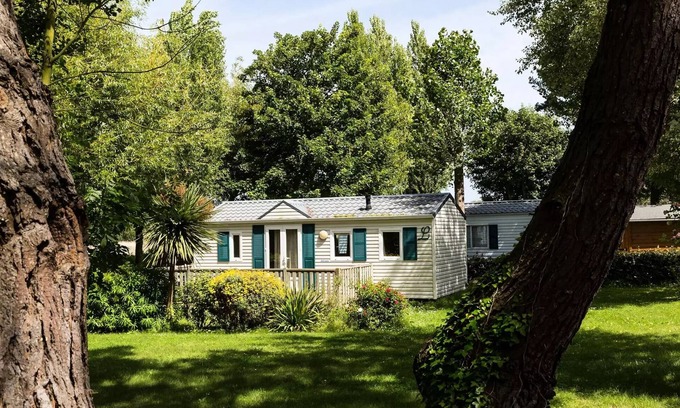 Pleubian House | Mobil Home Standard 20m2 (1 Schlafzimmer) + integrierte Terrasse + TV 2 persons