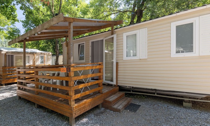 Lavilledieu House | Mobile Home 'Mobil-home D - 1-4 Pers' with Shared Pool and Shared Garden
