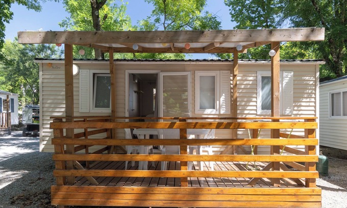 Lavilledieu House | Mobile Home 'Mobil-home C - 1-4 Pers' with Shared Pool, Private Terrace and Shared Garden