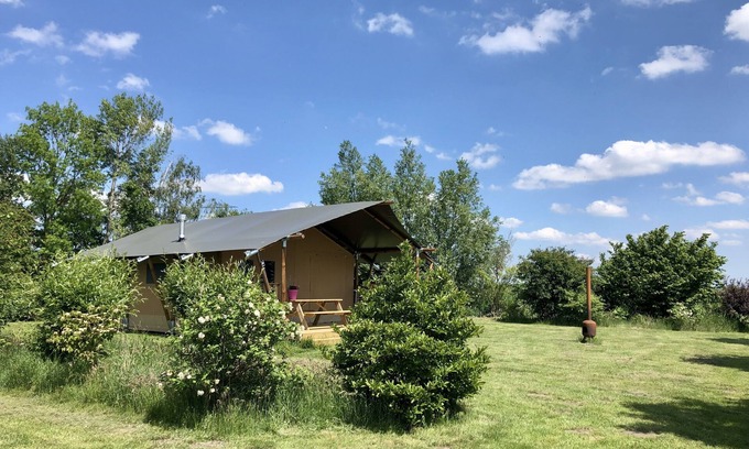 Enumatil Cabin | Mobilized circus wagons with private bathrooms in the near town of Groningen
