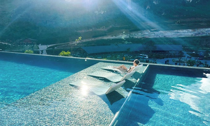 Moc Chau Hotel | Moc Chau Island - Bach Long Glass Bridge