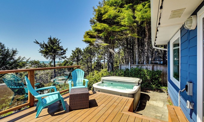 Moclips Cottage | Moclips Home w/Hot Tub & Stunning Beach Views!