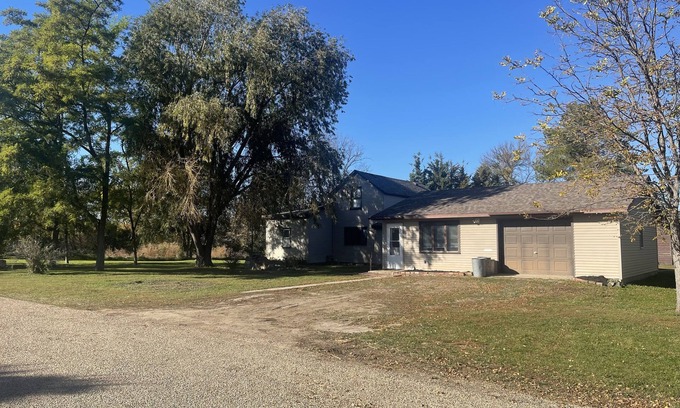 Redfield House | MoDak Lodge - Heart of Pheasant Country - Dogs Welcome