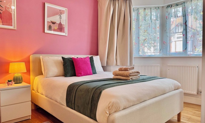 Tokyngton Apartment | Modern 1-Bed Apt 30min to Central London & Parking