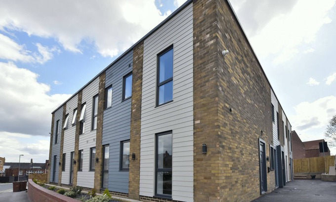 Pontefract Apartment | Modern 1 Bedroom Apartment
