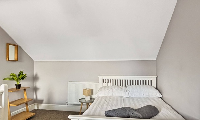 Grantham Apartment | Modern 1-Bedroom Apartment Close to Grantham Town Centre – Sleeps 6