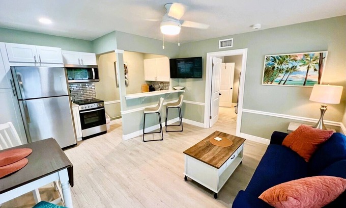 Parrot Cove Apartment | Modern 1 bedroom villa just five minutes to the beach!