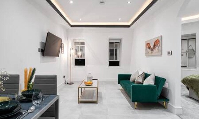 Newbury Apartment | Modern 1BR Apartment Newbury Town Centre