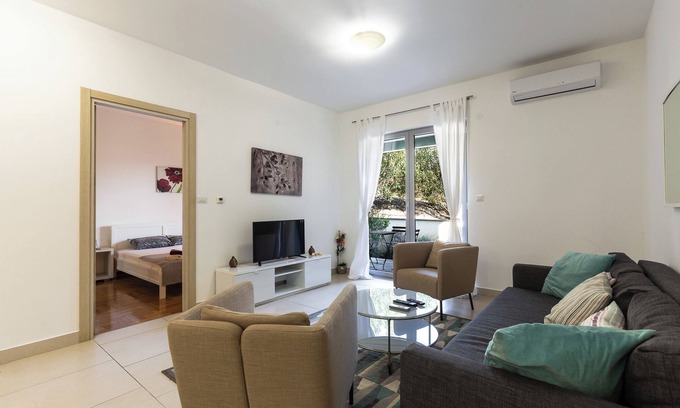 Donji Morinj Apartment | Modern 1BR apartment Lavandernn