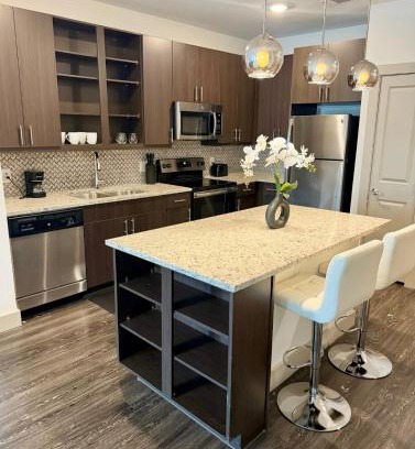 Farmers Branch Apartment | Modern 1BR Dallas peaceful escape in the heart of Farmers Branch! Less than 20 minutes from Downtown Dallas, 15 from DFW ariport 15 from Grapevine