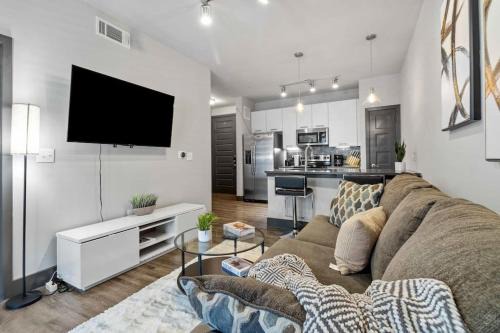 Chestnut Apartment | Modern 1BR Retreat Pool Free Wi-Fi Free Parking
