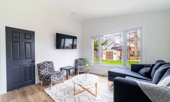 Welland House | Modern 2 Bdrm Home/Apt 20 mins to falls