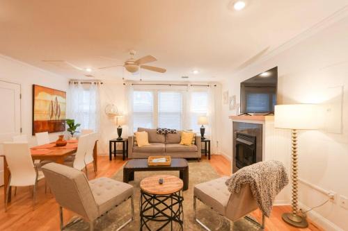 Harrison Lenox Apartment | Modern 2-bed, 2-bath, 4 Min Walk To Northeastern