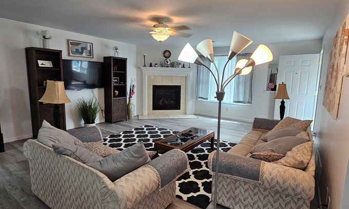 Tonawanda Villa | Modern 2-Bed Villa in ❤️ of WNY Buffalo & Niagara Falls