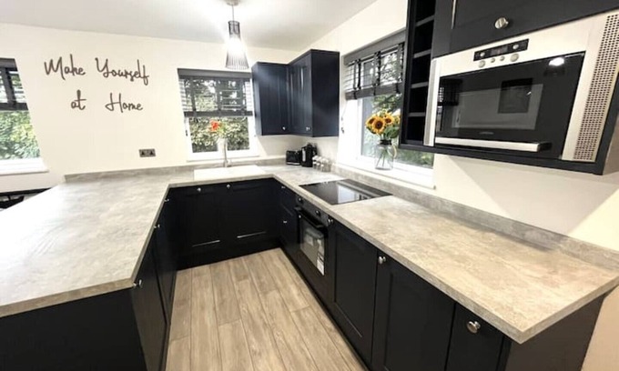 Stanley Apartment | Modern 2 Bedroom, 2 Bathroom Home With Parking