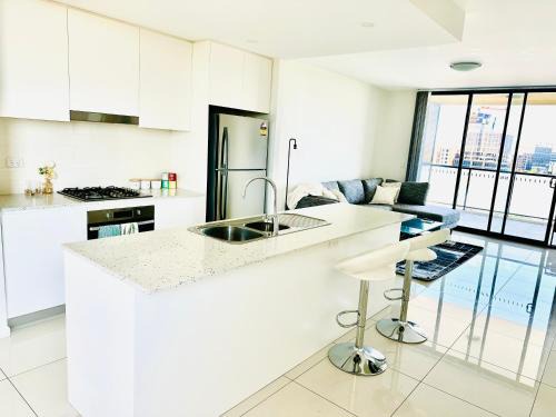 Liverpool Apartment | Modern 2 bedroom & 2 bathroom apartment with stunning Sydney CBD & Skyline Views!