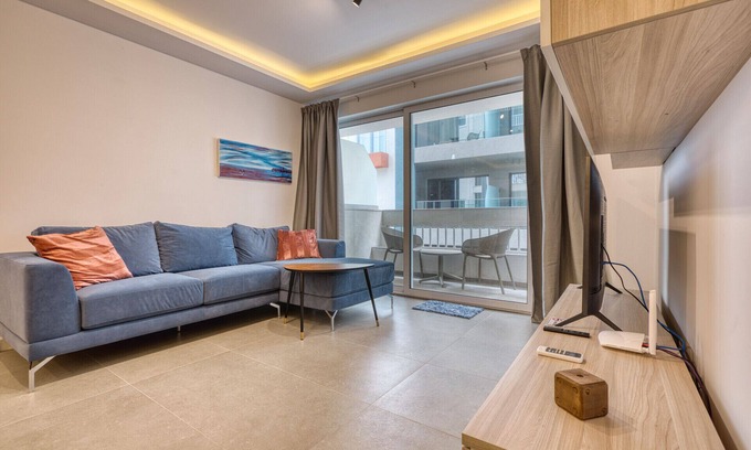 Qawra Apartment | Modern 2-Bedroom Apartment Near the Sea