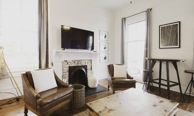 Historic Downtown Savannah Apartment | Modern 2-Bedroom Apartment in Victorian District ★ Prime Location ★ Near Forsyth