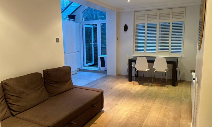 West Brompton Apartment | Modern 2 Bedroom Apartment
