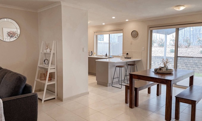 Mount Gambier House | Modern 2 Bedroom Unit Close to Amenities in a Peaceful Location