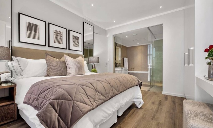 Greater Johannesburg Metropolitan Area Apartment | Modern 2-bedroom Executive apartment with WiFi, in Masingita Towers Sandton