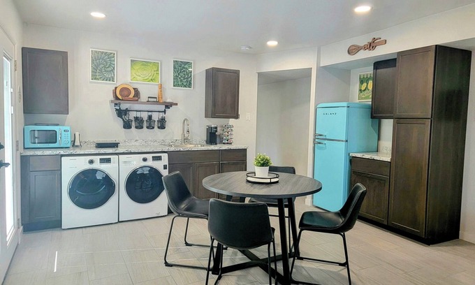 Tempe House | Modern 2 bedroom - Private Access - Fully Remodeled - 3 miles to ASU