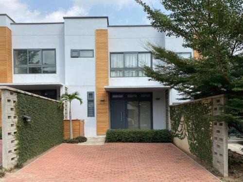 Aiyimensa Apartment | Modern 2 bedroom Townhouse in Accra