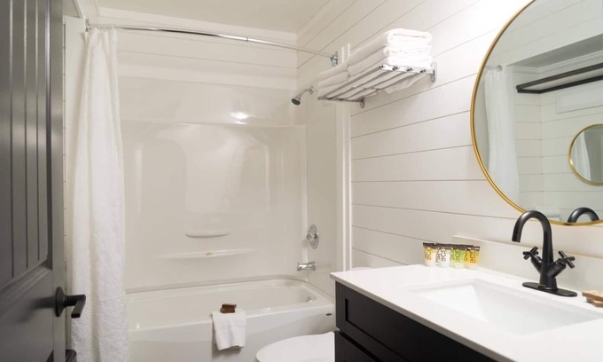 Jasper East Cabin | Modern 2 Bedroom Vacation Home