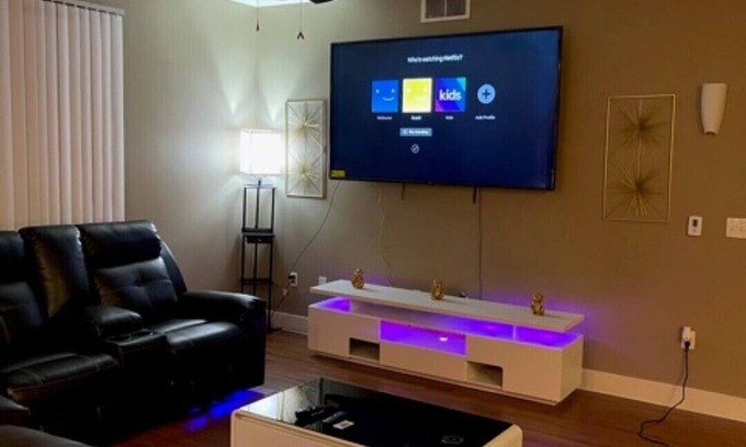 North Burnet Condo | Modern 2 BR, 2 BA up-to-date condo, centrally located in luxury shopping mall