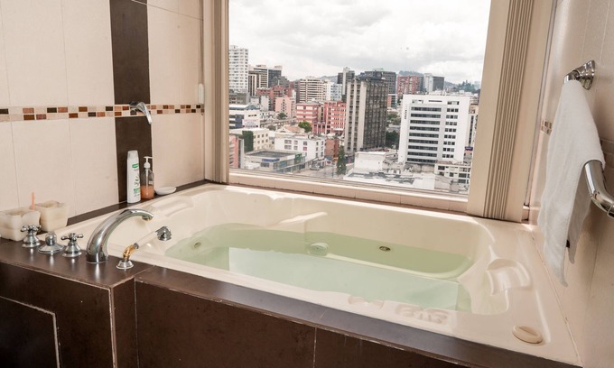 La Colon Apartment | Modern 2bd flat with majestic city views and jacuzzi