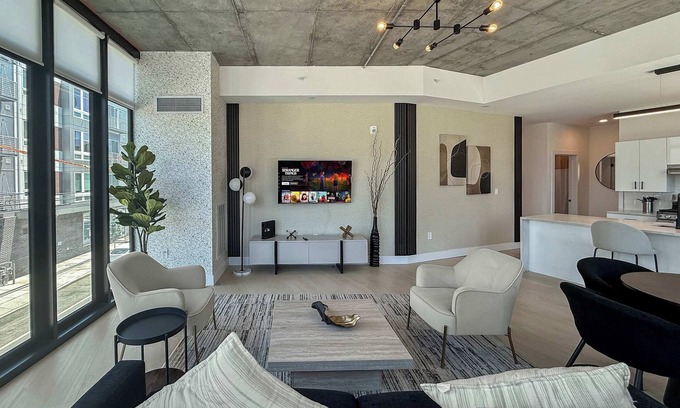 Olde Kensington Apartment | Modern 2BD in NoLibs | Sleeps 6 | Great Location