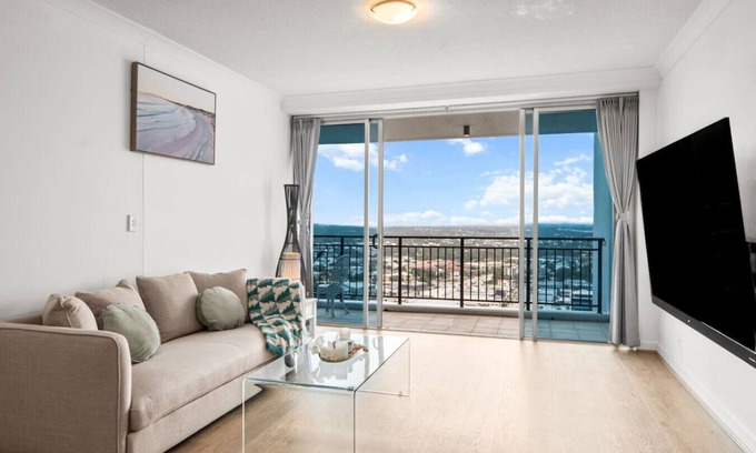 Southport Apartment | Modern 2BR Apartment in Southport Central