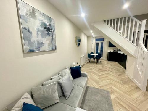 Pontcanna Apartment | Modern 2BR Duplex in Pontcanna Cardiff Stay in a stylish space