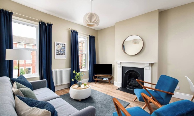 Cotham Apartment | Modern 2BR Flat | Walk to Clifton | Free Parking