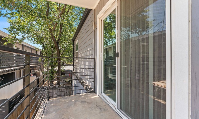 Hyde Park Apartment | Modern 2BR Near UT | Hyde Park | Evonify 3064