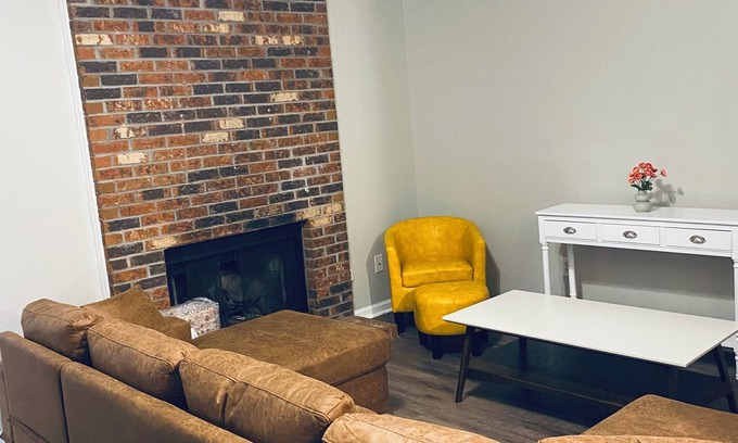 Piney Green House | Modern 2BR Retreat Near Base & Beaches
