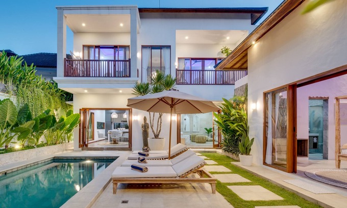 Kartika Plaza Villa | Modern 3-BDR Private Villa in Kuta