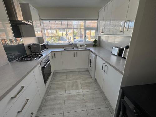 Sheffield Apartment | Modern 3-Bed Family Home in Quiet Sheffield Area