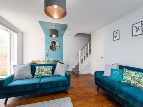 Ashford House | Modern 3 Bed House For 5- City Central - Parking