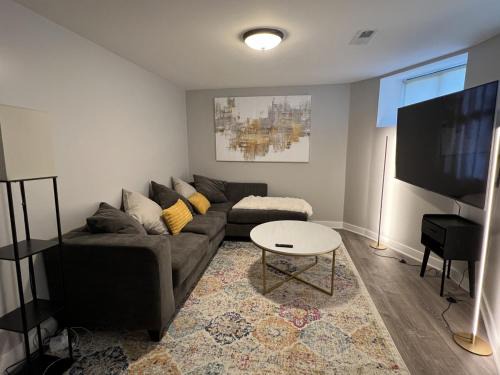 Bronzeville Apartment | Modern 3 Bedroom Close to Downtown Chicago