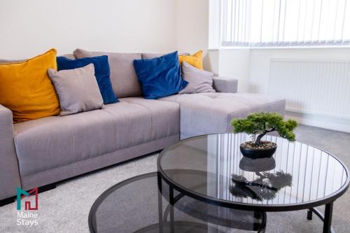 Wyken House | Modern 3 Bedroom Home, 6 beds, free parking, Wi-Fi, Netflix, Near Coventry City Centre & Hospital