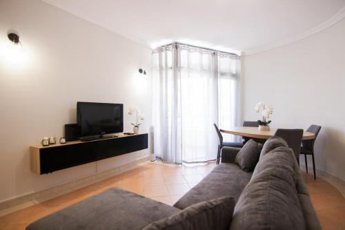 Faro Apartment | Modern 3-bedroom Retreat in Faro's City Center
