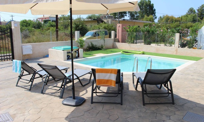 Ag. Georgios Villa | Modern 3 bedroom villa with pool