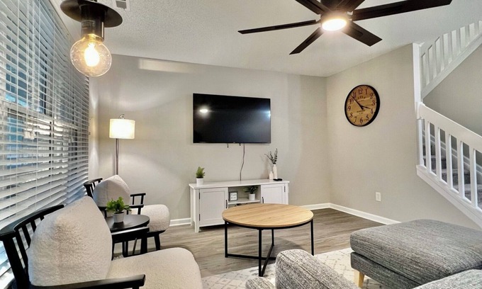 Harwood Lane Condo | Modern 3BR Townhome - Whitewater Center + Roku TVs