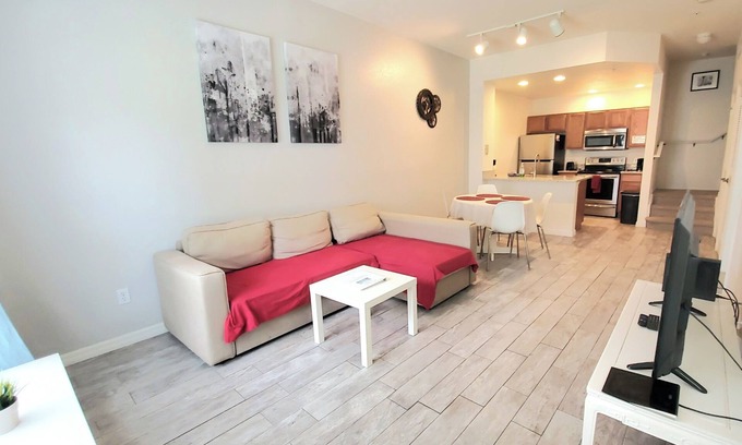 Venetian Bay Villages House | MODERN*3BR2BA*MASTER GROUNDFLOOR*GATED*AMENITIES
