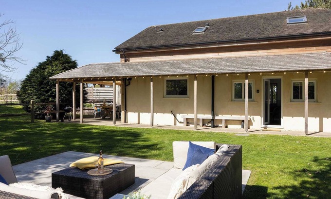 Birdham House | Modern 4-Bed Countryside Retreat with Garden